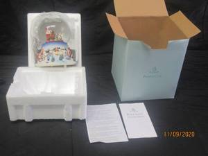 lot 349 image: NEW PARTYLITE SANTA AT HIS SHOP MUSICAL TEA LIGHT GLOBE&nbsp
