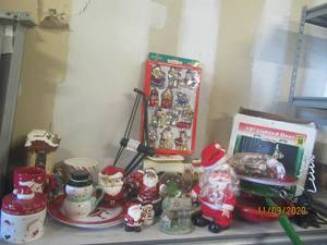 lot 366 image: SHELF OF&nbsp ASSORTED CHRISTMAS DECOR