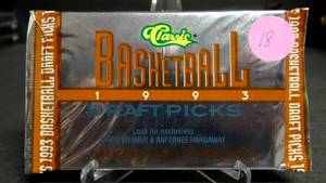 lot 18 image: 1993 Classic Draft Picks Basketball (1) SEALED PACK Possible Webber Hardaway RC