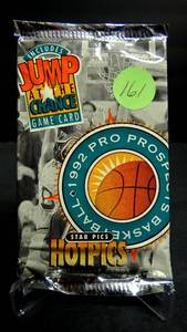 lot 161 image: 1992 STAR PICS HOT PICS PRO PROSPECTS BASKETBALL FOIL PACK