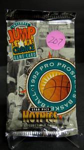 lot 207 image: 1992 STAR PICS HOT PICS PRO PROSPECTS BASKETBALL FOIL PACK
