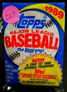 lot 227 image: SEALED 1989 TOPPS BASEBALL WAX PACK