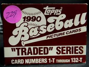 lot 229 image: 1990 TOPPS TRADED COMPLETE SET 132 BASEBALL CARDS DAVID JUSTICE RC