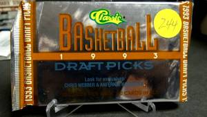 lot 244 image: 1993 Classic Draft Picks Basketball (1) SEALED PACK Possible Webber Hardaway RC