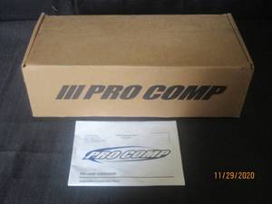 lot 98 image: PROCOMP 62245  2005-2001  FORD F250350 4WD 2.5 SPACER KIT