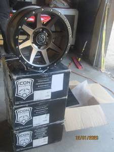 lot 173 image: 4 NEW ICON ALLOYS REBOUND BRONZE FLAT WITH SATIN BLACK FINISH 17X8.5