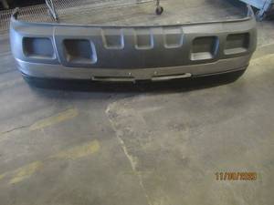 lot 169 image: 03-06 Chevrolet Avalanche OE Front Bumper