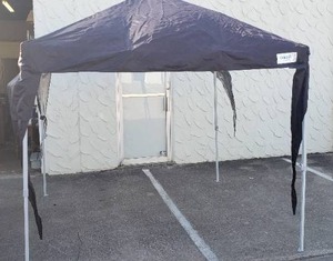 lot 7 image: Quictent Privacy Canopy