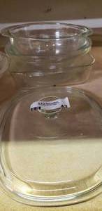 lot 43 image: Pyrex Lid and Dishes