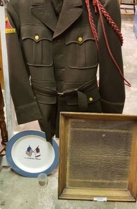 lot 48 image: Patriotic Lot Army Officers Jacket, Confederate Souvenir Plate, Reagan Shot Glass, Copy of Declaration of Independence