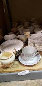 lot 29 image: Tea Cups and Saucers Lot
