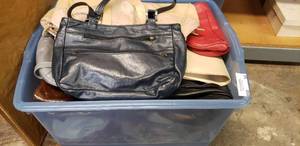 lot 54 image: Purse Lot