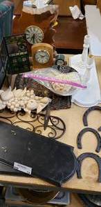 lot 74 image: Home Decor Lot