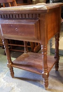 lot 91 image: Vintage Maple Side Table