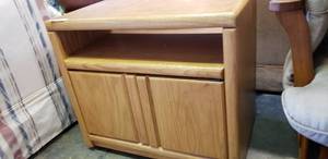 lot 100 image: Rolling Double Door Cabinet