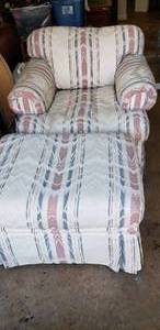 lot 101 image: Upholstered Loveseat and Ottoman