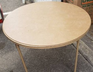 lot 130 image: Samsonite Round Folding Table