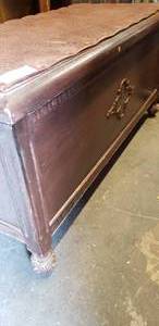 lot 120 image: Cedar Chest (42x20x20 Approx)