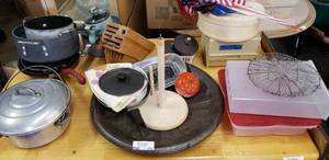 lot 170 image: Pots and Pans and other kitchen items