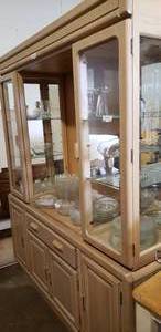 lot 166 image: Lighted China Hutch (58x16x74 Approx)