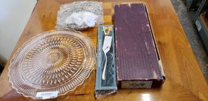 lot 146 image: Servers and Platters Lot includes silver plated expandable dish holder