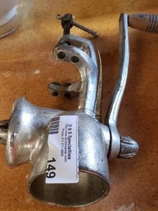 lot 149 image: Vintage MAID OF HONOR Meat Grinder Model 4702-35