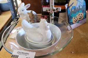 lot 150 image: Cordon Bleu Ceramic Bowl and Rooster Dish with various holiday items