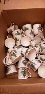 lot 185 image: Japan China Christmas Cup Lot