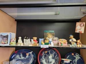 lot 664 image: CHERISHED TEDDIES ORNAMENT, CERAMIC TRINKET BOXES, BEAR FIGURINES AND MORE AS SHOWN.