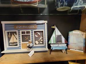 lot 669 image: NAUTICAL THEME MARINE GIFT WOOD DISPLAY FRAME PLUS BOAT SHAPED PHOTO FRAME AS SHOWN.