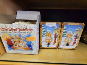 lot 682 image: CHERISHED TEDDIES 5 YR ANNIV. FIGURINE PLUS HOLIDAY COLLECTIBLES RETIRED 2000 AS SHOWN.