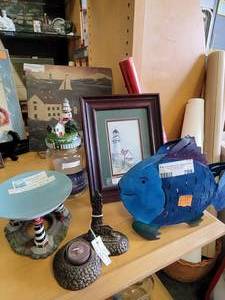 lot 709 image: METAL FISH DECOR, METAL TEA LIGHT HOLDER, CANDLESOAP HOLDER AND MORE AS SHOWN.