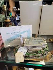 lot 710 image: ALCATRAZ ISLAND LIGHTHOUSE BEACONS BY THE SEA COLLECTIBLE SCULPTURE WITH COA BY THE DANBURY MINT.