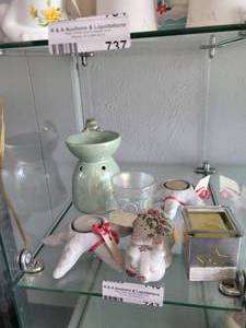 lot 743 image: VINTAGE 1975 AVON PIGLET SACHET HOLDER, CANDLEVOTIVE HOLDERS  IN STYLESSHAPESTHEMES SHOWN.