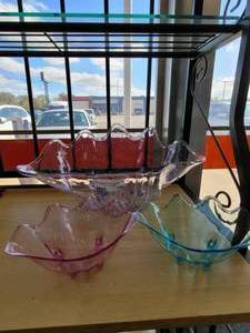 lot 756 image: 3 PIECE CONCH SHELL SHAPED SERVING BOWLS AS SHOWN.