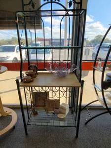 lot 758 image: METAL FRAME WITH WOOD TOP BAKERS RACK-STYLE DISPLAY WITH WINE BOTTLE HOLDER.