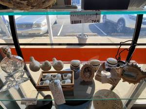 lot 766 image: MINIATURE PORCELAIN SHELLS, CONCH SHELL PHOTO FRAME, TRINKET BOXES, CERAMIC BIRDS, DECANTER.