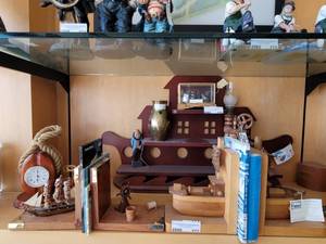 lot 777 image: OAK SAILSHIP BOOKENDS (SVOBODA IND. WISCONSIN), NAUTICAL BOOKENDS AND CLOCK AS SHOWN.