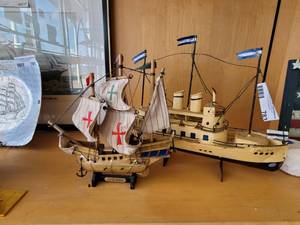 lot 783 image: WOODEN SANTA MARIA SAILBOAT MODEL, METAL PACIFIC STEAMBOAT MODEL AS SHOWN.