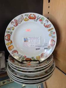 lot 809 image: PLATTERS AND BOWLS WITH CRABLOBSTER PATTERN AS SHOWN.