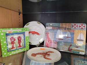 lot 810 image: CERAMIC PLATES, PLATTERS, CUTTING BOARD AS SHOWN.