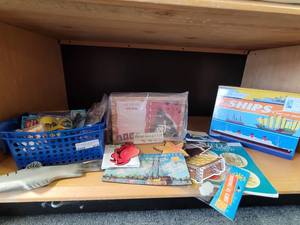 lot 815 image: POPUP BOOK, WALL DECOR AND MORE AS SHOWN.