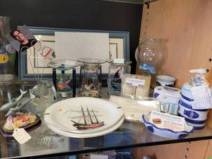 lot 824 image: BATHROOM SET, CANDLE HOLDERS, DOLPHING FIGURINE, PORCELAIN PLATE AND MORE AS SHOWN.