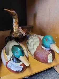 lot 832 image: LOT OF 3 DUCKS INCLUDING CERAMIC AND FOILS STYLES AS SHOWN.