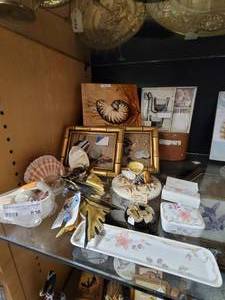lot 836 image: PHOTO FRAMES, TRINKET, SEASHELLS, AND MORE AS SHOWN.
