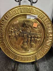 lot 847 image: VINTAGE 1976 EMBOSSED BRASS PLATE AS SHOWN.