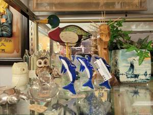 lot 851 image: GLASS DOLPHINS, CERAMIC OWLS, TEALIGHT HOLDERS AND MORE AS SHOWN.
