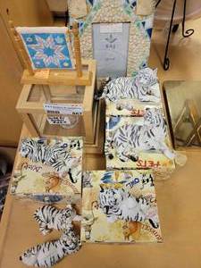lot 867 image: STAR QUILT MINIATURE, MOSAIC SHELL PHOTO FRAME, TIGER FIGURINES AND MORE AS SHOWN.