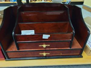 lot 875 image: EXECUTIVE-STYLE DESKTOP ORGANIZER IN STYLECOLOR SHOWN.