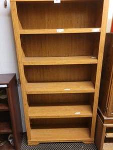 lot 980 image: WOODEN BOOKCASE  SHELF UNIT IN STYLECOLOR SHOWN.